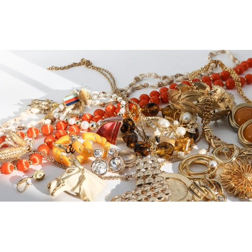 214 - Various Vintage Costume Jewellery Quantity As Photographed