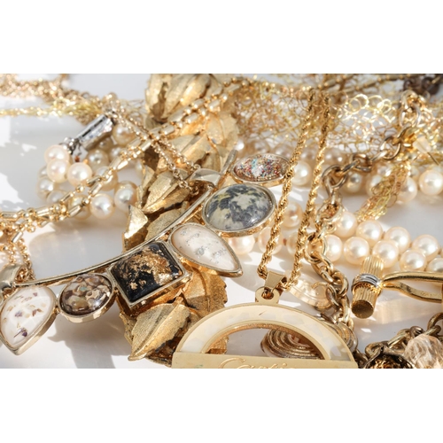 215 - Vintage Costume Jewellery Quantity As Photographed