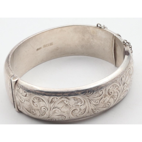 407 - Silver Ladies Bangle with Incised Decoration Hinged Form