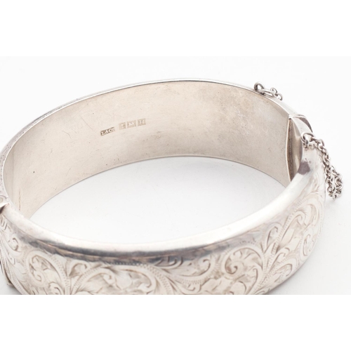 407 - Silver Ladies Bangle with Incised Decoration Hinged Form