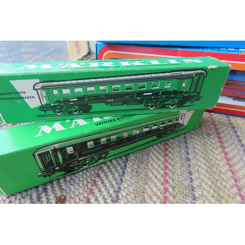 521 - Marklin Five Railway Carriages Contained within Original Boxes Mint Condition