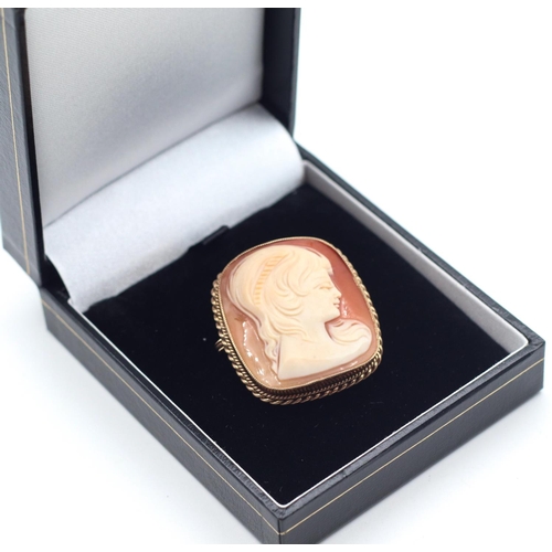54 - 9 Carat Gold Mounted Ladies Cameo Brooch May also be worn as Pendant. Hallmarked 1973 Height 3.5cm