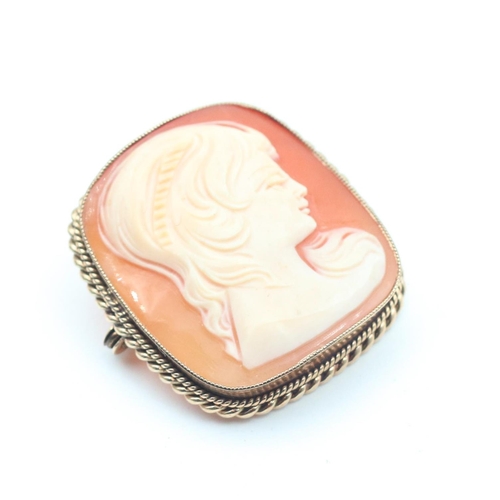 54 - 9 Carat Gold Mounted Ladies Cameo Brooch May also be worn as Pendant. Hallmarked 1973 Height 3.5cm