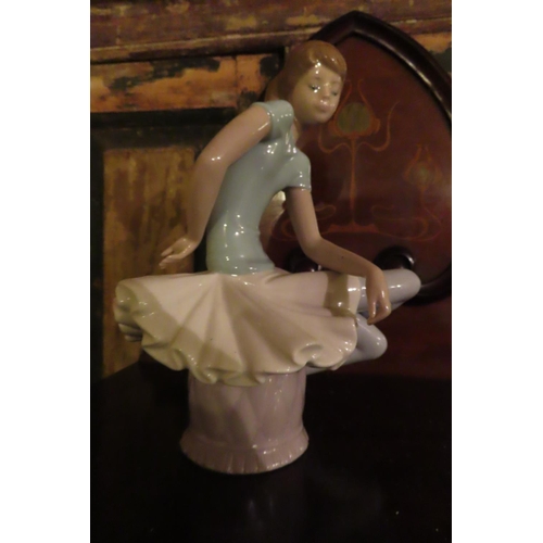 738 - Lladro Fine Porcelain Figure of Ballerina