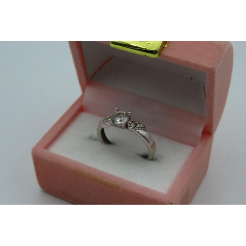 763 - 9 Carat White Gold Gem Set Ladies Ring