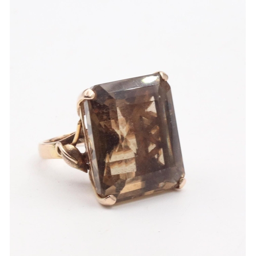 89 - Smokey Quartz Ladies Dress Ring Mounted on 9 Carat Gold Band. Smokey Quartz Carat Weight Approximate... 