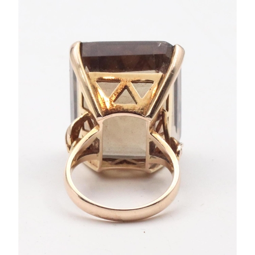 89 - Smokey Quartz Ladies Dress Ring Mounted on 9 Carat Gold Band. Smokey Quartz Carat Weight Approximate... 