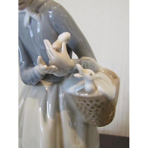 901 - Lladro The Goose Girl Fine Porcelain Figure Signed to Base Reference Number E-13My Approximately 9 I... 