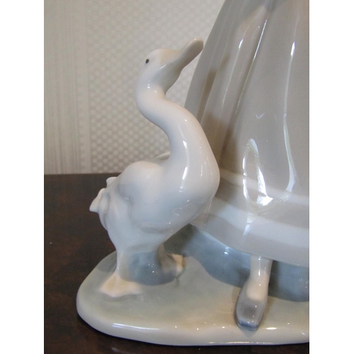 901 - Lladro The Goose Girl Fine Porcelain Figure Signed to Base Reference Number E-13My Approximately 9 I... 