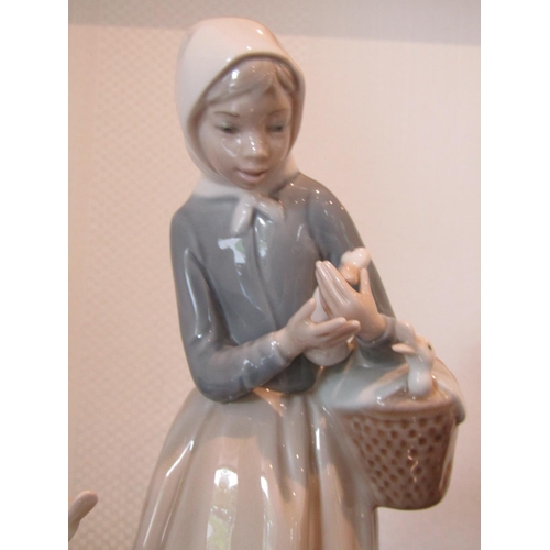 901 - Lladro The Goose Girl Fine Porcelain Figure Signed to Base Reference Number E-13My Approximately 9 I... 