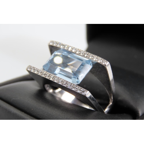 106 - Aquamarine and Diamond Set Modernist Form Vintage Ladies Ring 18 Carat White Gold Ring Size T