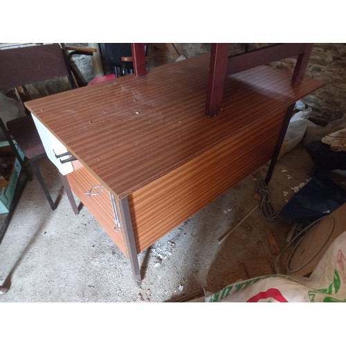 960 - Vintage Desk