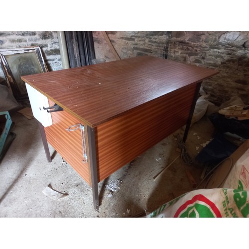 960 - Vintage Desk