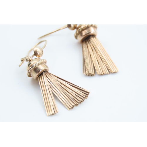 120 - Pair of 9 Carat yellow Gold Tassel Form Ladies Earrings Approximately 3cm Long