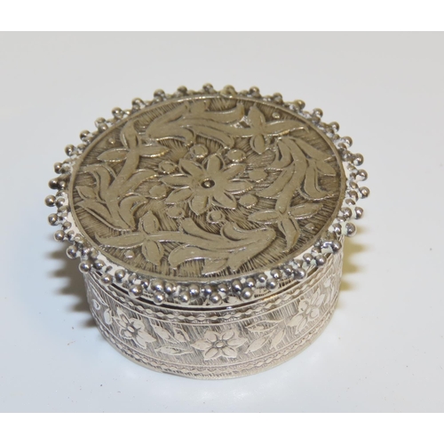 687 - Circular Form Pill Box Attractively Detailed Insist Decoration Throughout