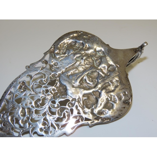 735 - Silver Server Engraved and Insist Decoration Ancanthus Leaf Scroll Handle