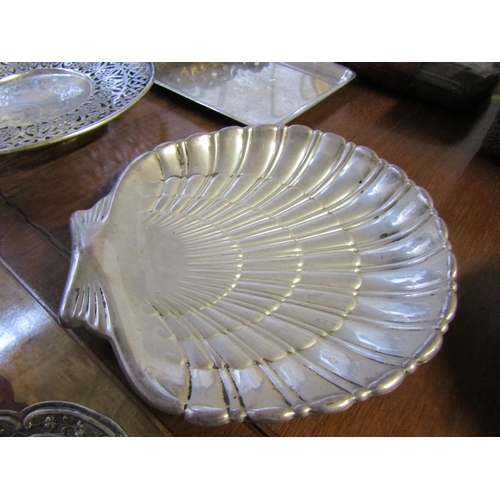 764 - Scallop Shell Motif Shaped Form Table Dish