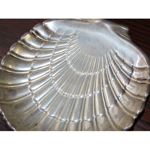 764 - Scallop Shell Motif Shaped Form Table Dish