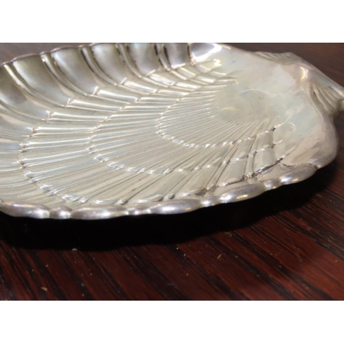 764 - Scallop Shell Motif Shaped Form Table Dish