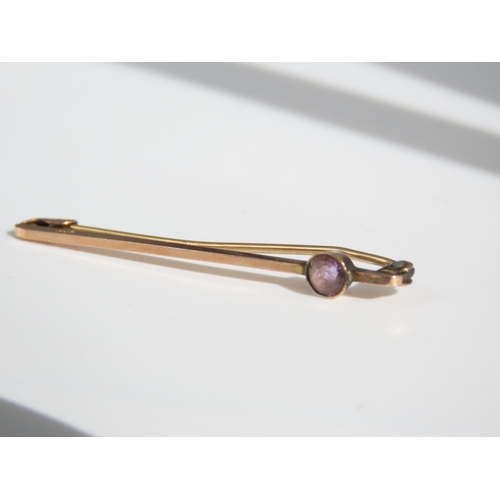 112 - 9 Carat Yellow Gold Ladies Bar Brooch with Cushion Cut Amethyst 5cm Wide