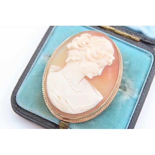 65 - 9 Carat Gold Mounted Ladies Cameo Brooch Approximatelyimately 4cm High