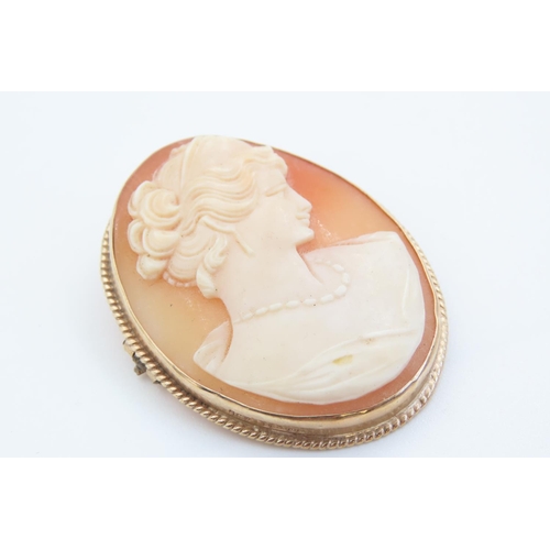 65 - 9 Carat Gold Mounted Ladies Cameo Brooch Approximatelyimately 4cm High