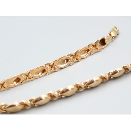 252 - 9 Carat Yellow Gold Ladies Bracelet 19cm Long Articulated Form