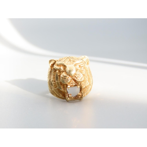 422 - Lion Head Motif 9 Carat Yellow Gold Ring Size P Incised Detailing