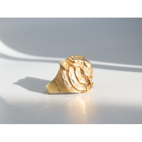 422 - Lion Head Motif 9 Carat Yellow Gold Ring Size P Incised Detailing