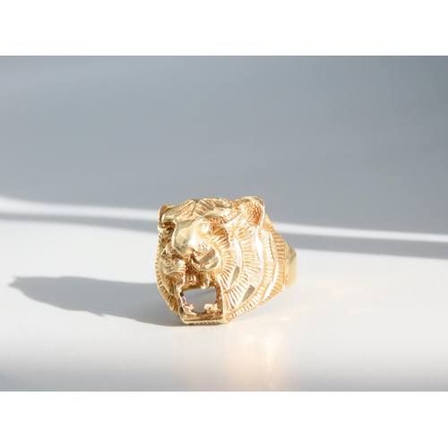 422 - Lion Head Motif 9 Carat Yellow Gold Ring Size P Incised Detailing