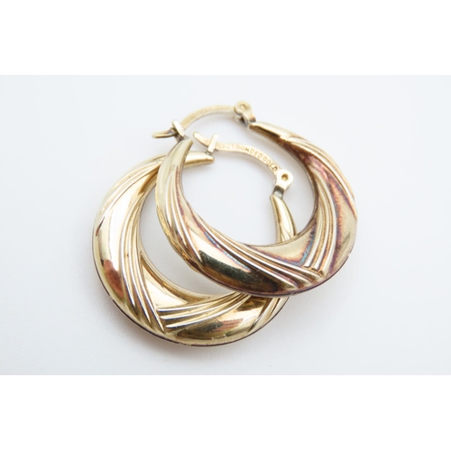 1093 - Pair of 9 Carat Yellow Gold Ladies Hoop Earrings Incised Detailing Each Approximately 2cm Diameter