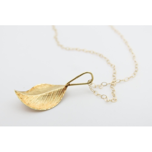 1270 - Leaf Motif 9 Carat Yellow Gold Pendant 2cm High Mounted on 9 Carat Yellow Gold Chain 46cm Long