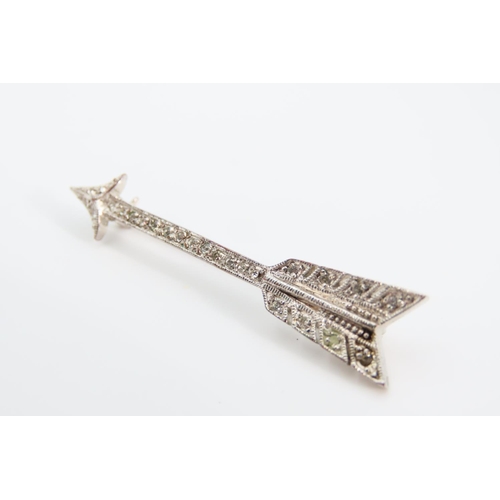 1313 - Silver Gemset Arrow Motif Ladies Brooch Finely Detailed 5cm Wide