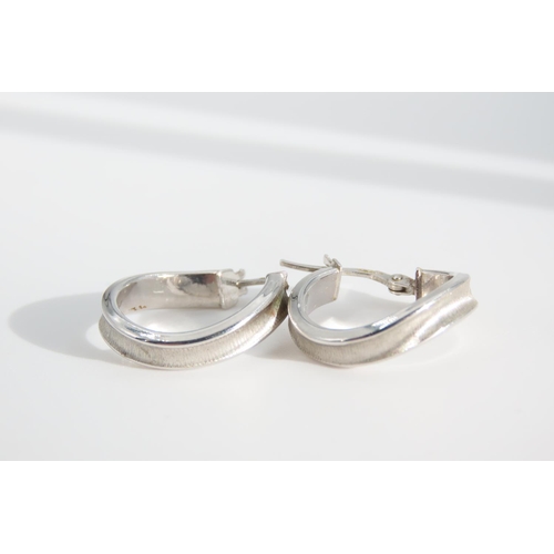 1328 - Pair of 9 Carat White Gold Ladies Earrings Shaped Form Each 2cm Diameter