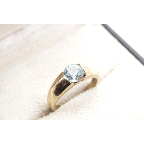 1414 - Aquamarine Centre Stone 9 Carat Yellow Gold Ring Size M