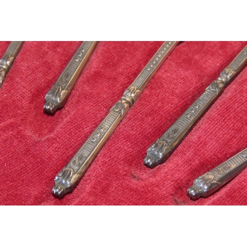 1418 - Set of Twelve Continental Silver Teaspoons Incised Detailing Each 10cm Long