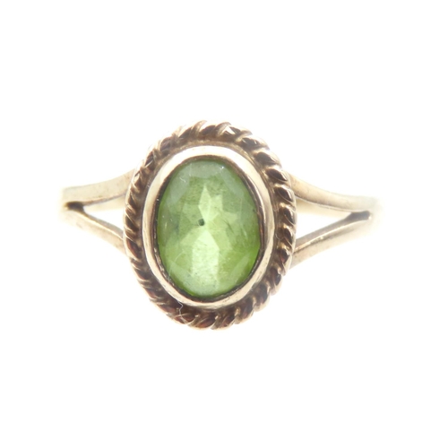 1477 - Peridot Center Stone Ring 9 Carat Yellow Gold Band Rub Over Setting Ring Size I