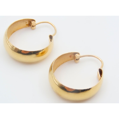 1482 - Pair of 18 Carat Yellow Gold Ladies Earrings Each 2.5cm Diameter 4.8 Total Gram Weight