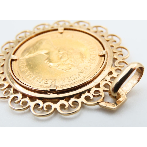 362 - Full Sovereign Dated 1980 Contained within 9 Carat Gold Mounted Pendant Fitting Total  12 Grams Tota... 