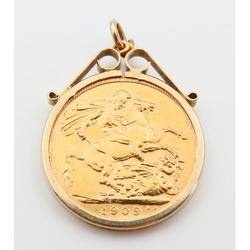 363 - Full Sovereign Dated 1909 Contained within 9 Carat Gold Mounted Pendant Fitting Total Weight 9.5 Gra... 