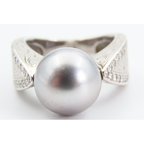 176 - Tahitian Pearl Set 18 Carat White Gold Ring Incised Detailing to Shoulders Modernist Form Ring Size ... 