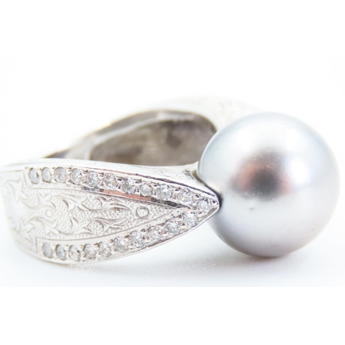 176 - Tahitian Pearl Set 18 Carat White Gold Ring Incised Detailing to Shoulders Modernist Form Ring Size ... 