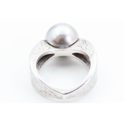 176 - Tahitian Pearl Set 18 Carat White Gold Ring Incised Detailing to Shoulders Modernist Form Ring Size ... 