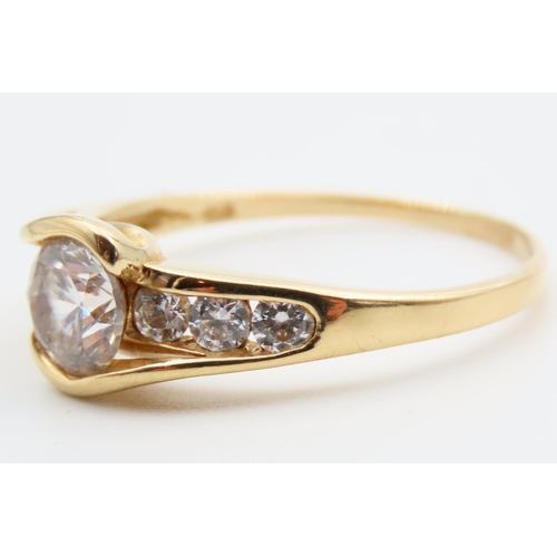 85 - 14 Carat Yellow Gold Gemstone Set Ring Size Z