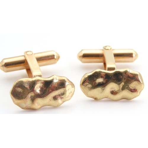 225 - Pair of 9 Carat Yellow Gold Nugget Form Ladies or Gents Cufflinks Attractively Detailed