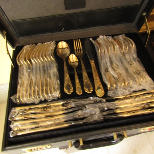 872 - 24 Carat Gold Plated Dinner Service Contained within Original Case Complete Unused