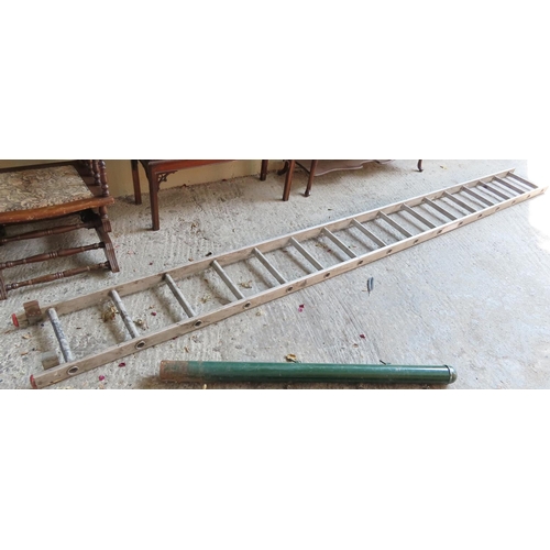 910 - Aluminium Full Size Ladder