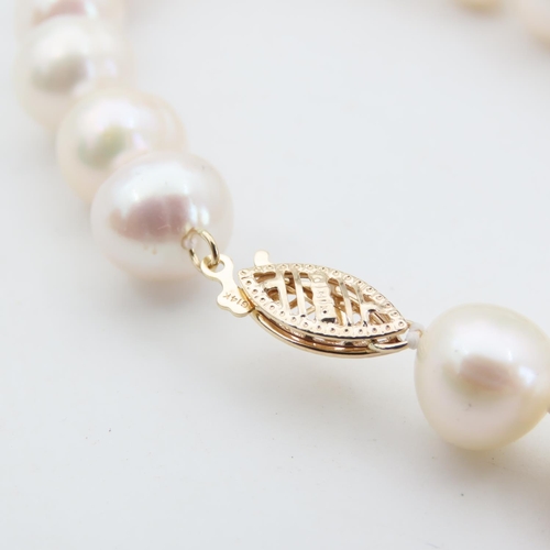 104 - Pearl and Jade Single Strand Necklace 14 Carat Yellow Gold Clasp 42cm Long Pearls and Jade of Attrac... 