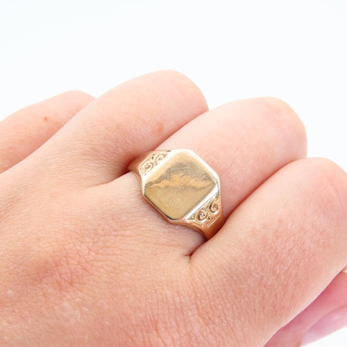 73 - 9 Carat Yellow Gold Signet Ring Size S