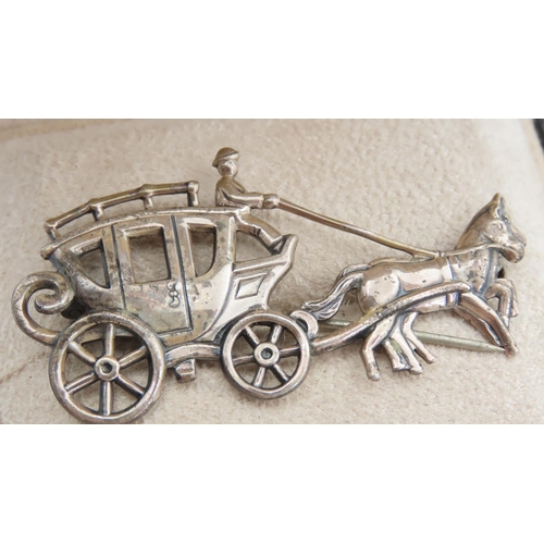 81 - Silver Coach and Horses Motif Brooch 5cm Wide